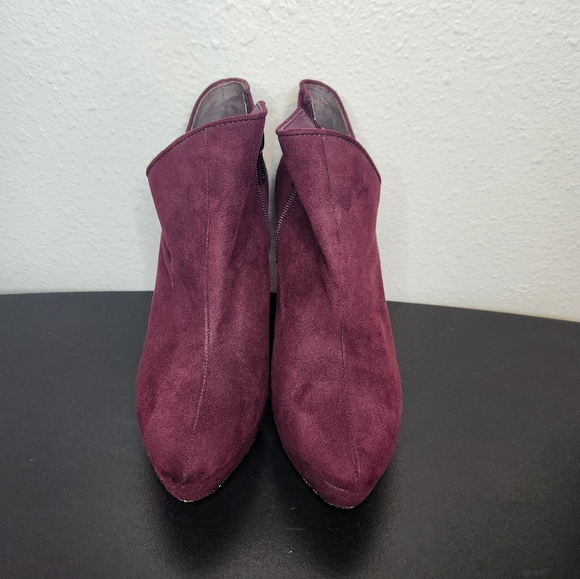 Cute Burgundy Heeled Booties - Picture 3 of 7